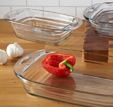 Pyrex 9x13 Baking Dish - Whisk